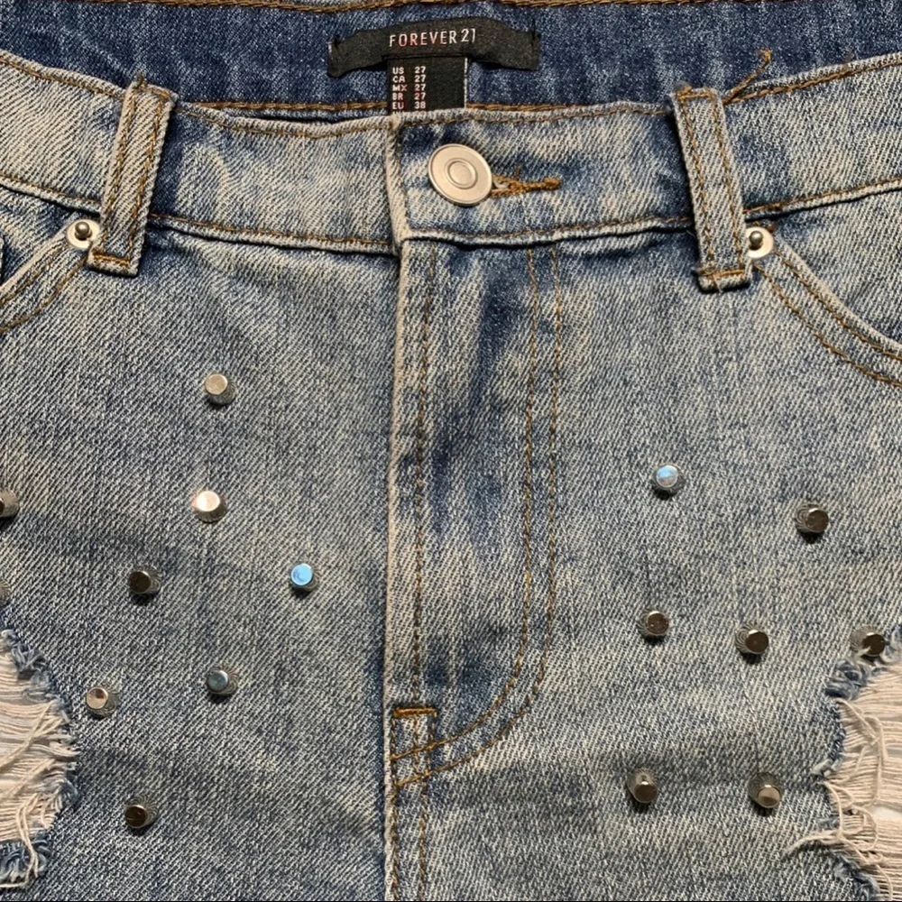 Forever 21 Women’s Teen’s Denim Distressed Studded Jeans Shorts Size 27